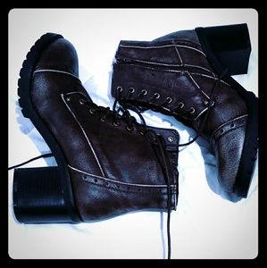 New refresh Brown boots 8.5